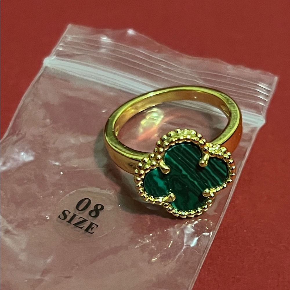 Elegant Gold and Green Clover Ring